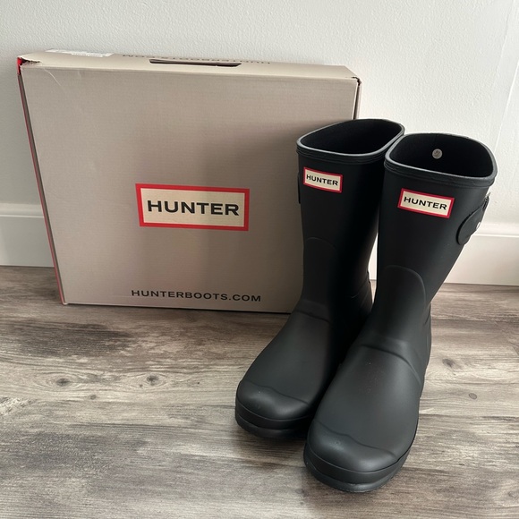 Hunter Black Winter & Rain Boots - Picture 1 of 5